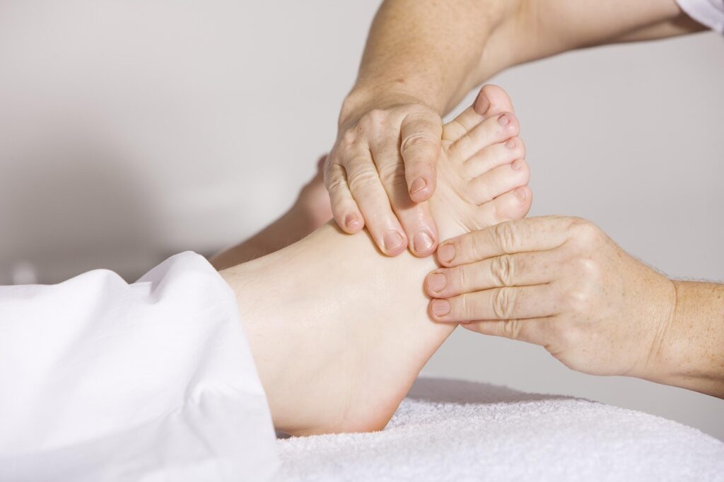 massage pieds mains tête